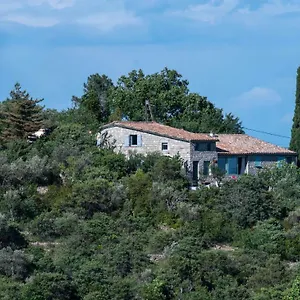 https://gite-la-colline-de-pecolebre-tres-belle-vue-tres-calme.hotels-rhonealpes.com