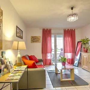 https://jardin-de-latrium.hotels-rhonealpes.com